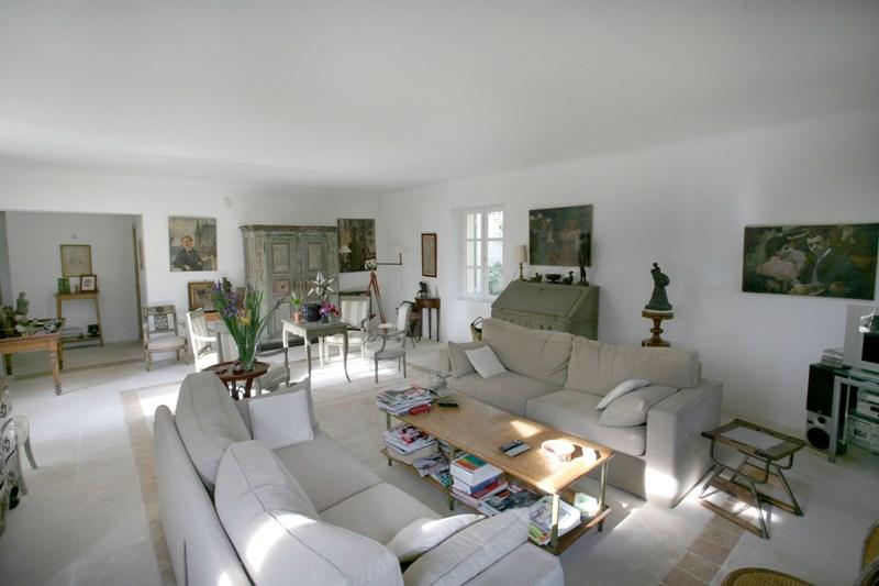 Mas in Luberon, in the heart of a nice village, with garden and swimming pool